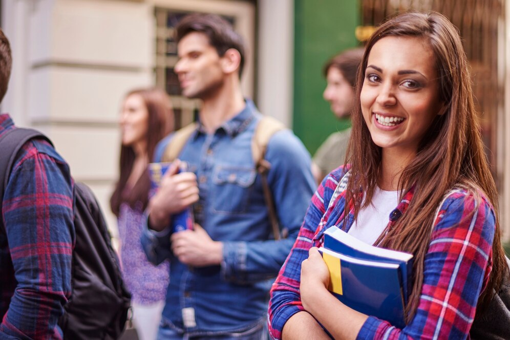 zwolnienie z zajęć online, usprawiedliwienie lekarskie na studia, lekarz online dla studenta, jak załatwić zwolnienie na uczelnię, zwolnienie lekarskie studia, telemedycyna dla studenta, emkamedica.pl